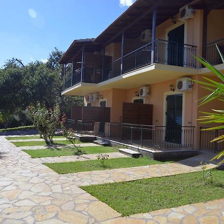 Krystallia Apartments Дасія Екстер'єр фото