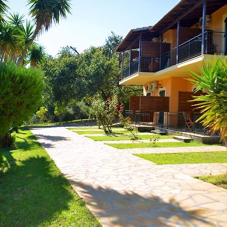 Krystallia Apartments Дасія Екстер'єр фото