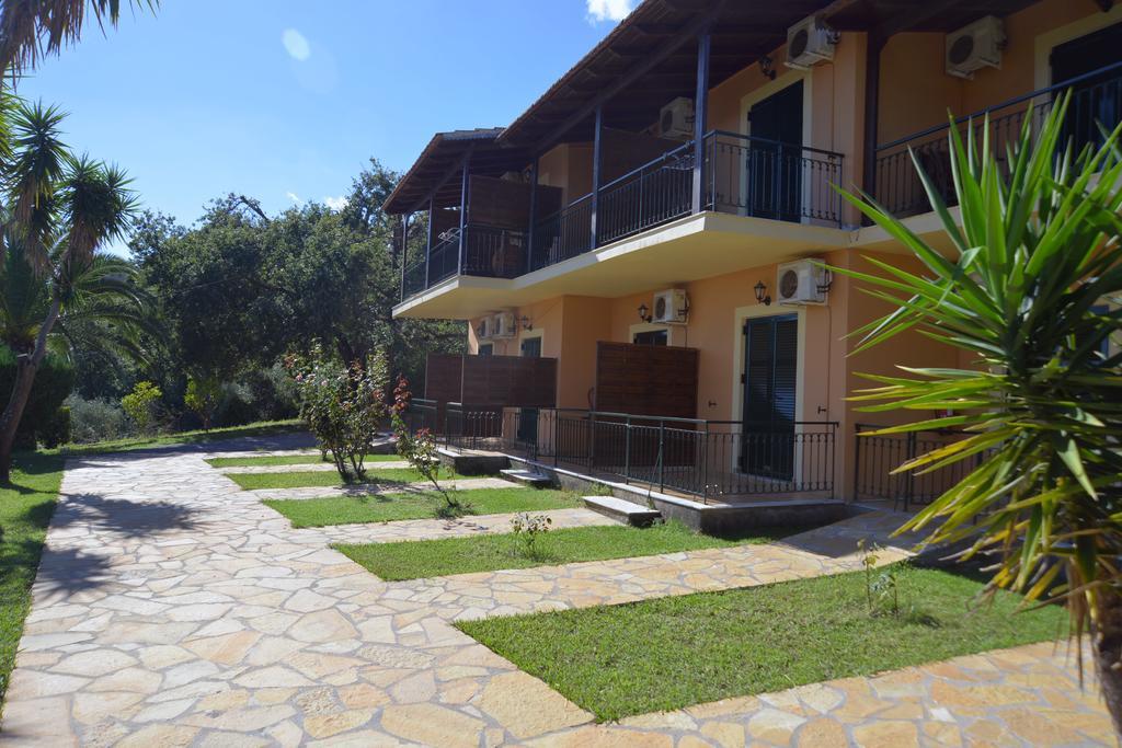Krystallia Apartments Дасія Екстер'єр фото