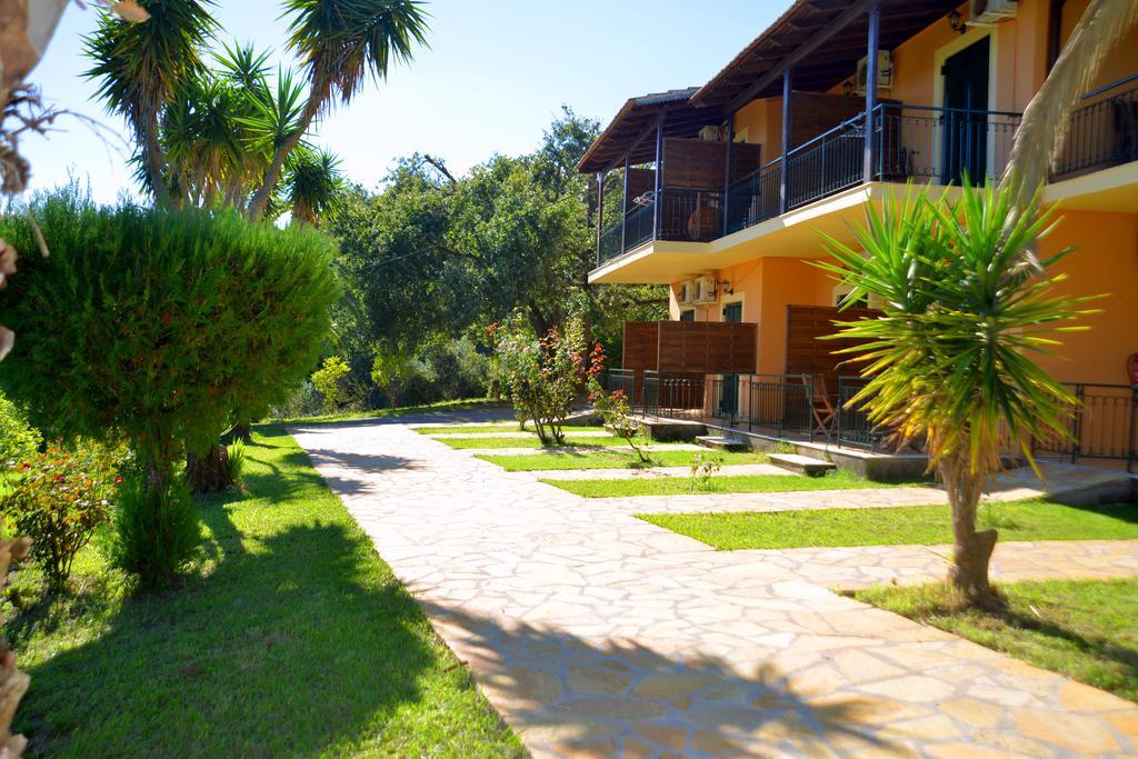 Krystallia Apartments Дасія Екстер'єр фото